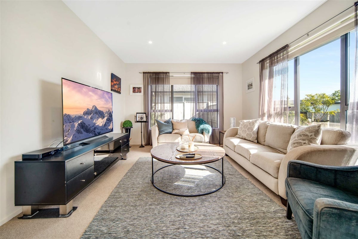 33 Doidge Street, Beachlands, Auckland - Carousel 2