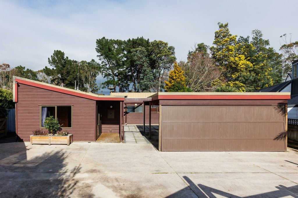 5 Fernwood Place, Fitzherbert, Palmerston North - Carousel 1