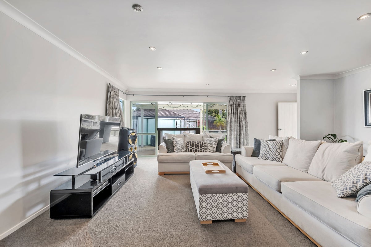 19 Jan Higgins Place, Golflands, Auckland - Carousel 2