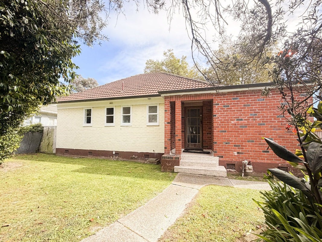 30 Savage Crescent, West End, Palmerston North - Carousel 1