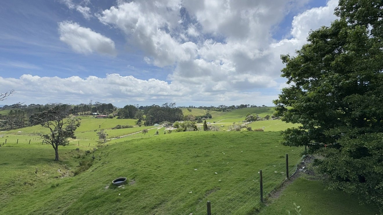 14 Amreins Road, Waitakere, Henderson - Carousel 23