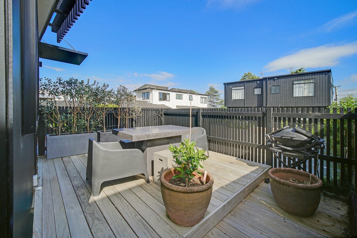 18E Walker Road, Point Chevalier, Auckland - Carousel 2