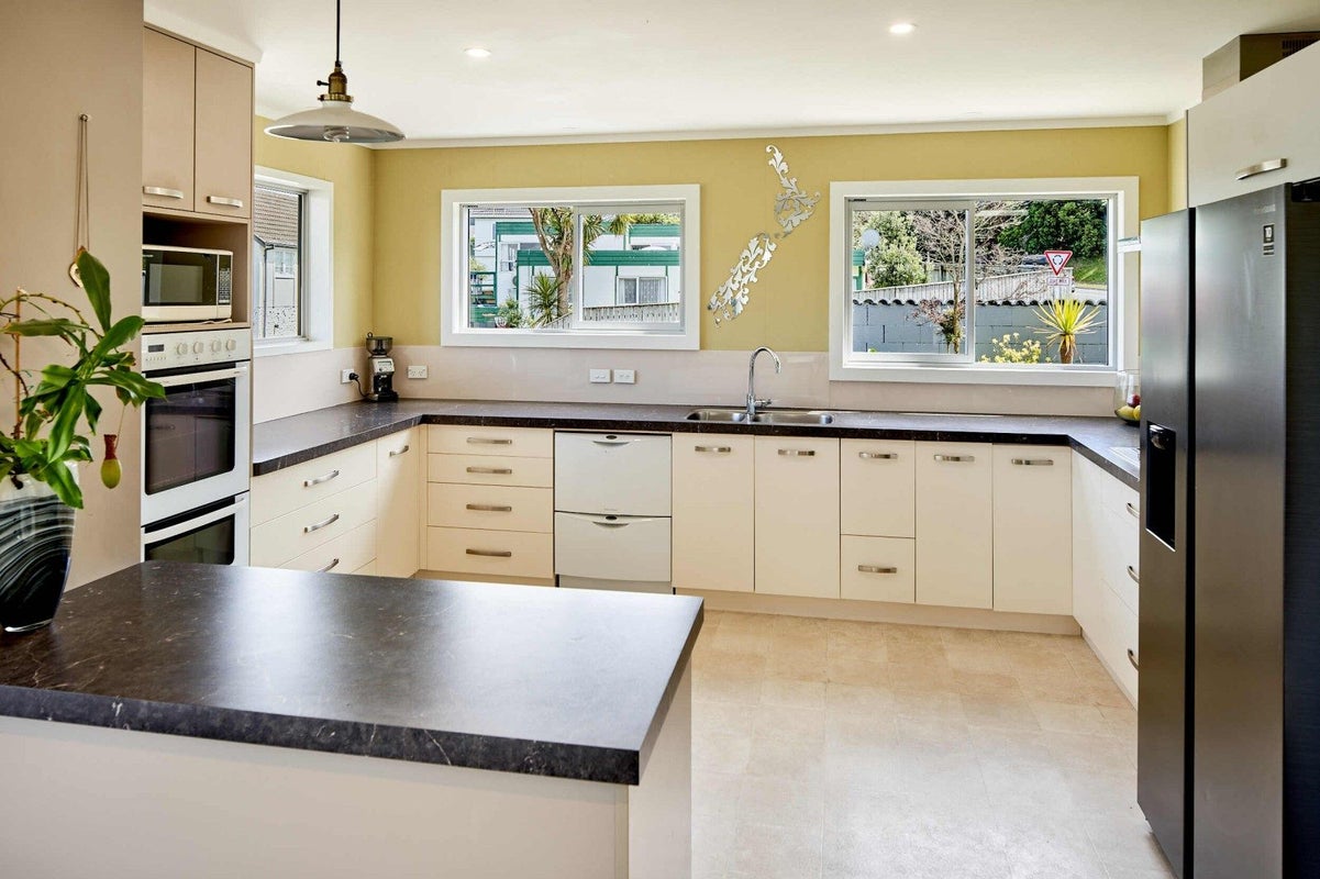 54 Penryn Drive, Camborne, Porirua - Carousel 2