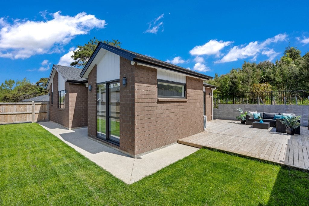 42 Patrick Rice Drive, Swanson, Auckland - Carousel 2