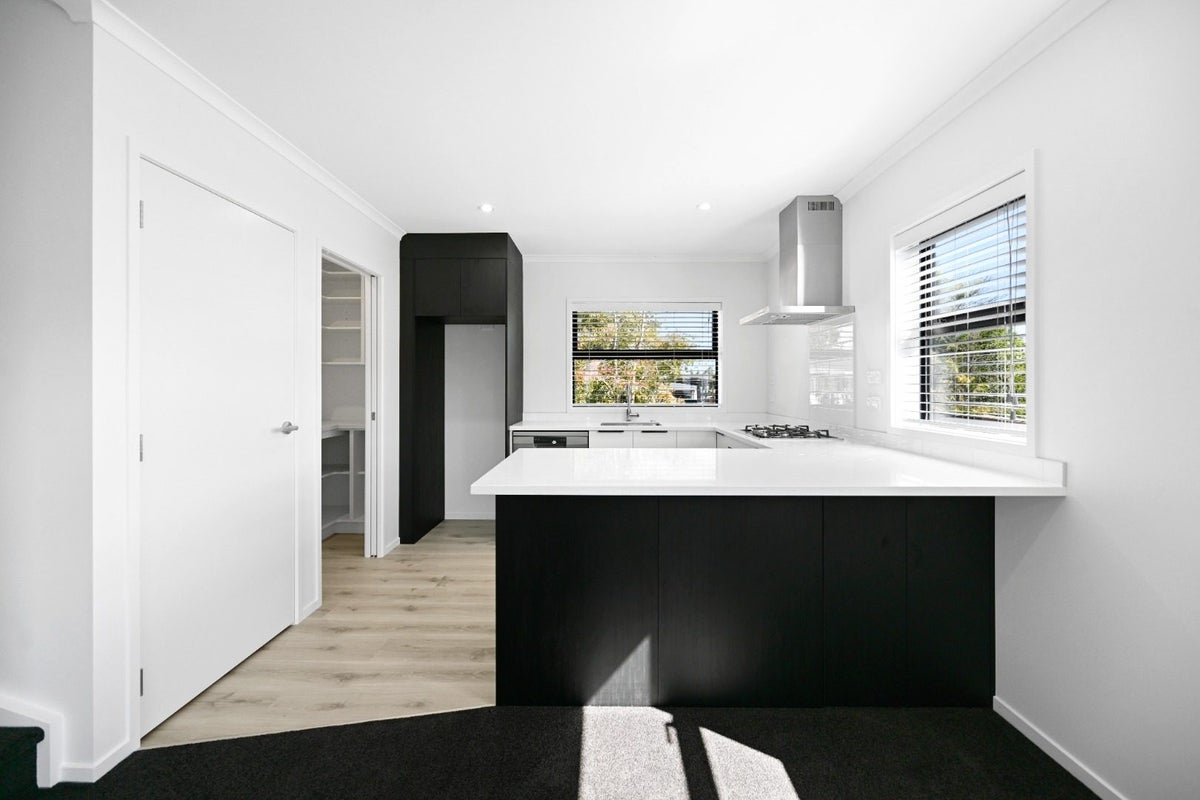 8 Ngaere Avenue, Chartwell, Hamilton - Carousel 1