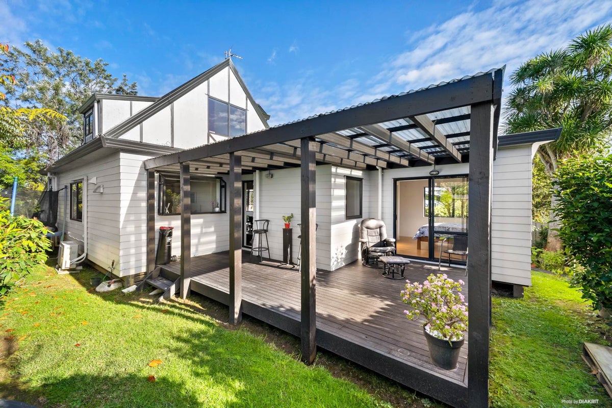 2/94 Aviemore Drive, Highland Park, Auckland - Carousel 1