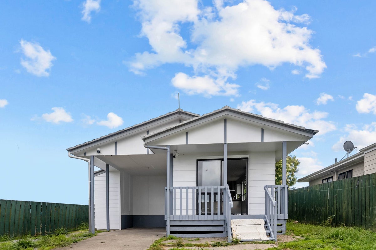 1/15 Secretariat Place, Randwick Park, Auckland - Carousel 1