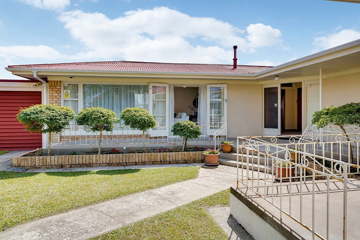 19 Scott Avenue, Hamilton East, Hamilton - Carousel 2
