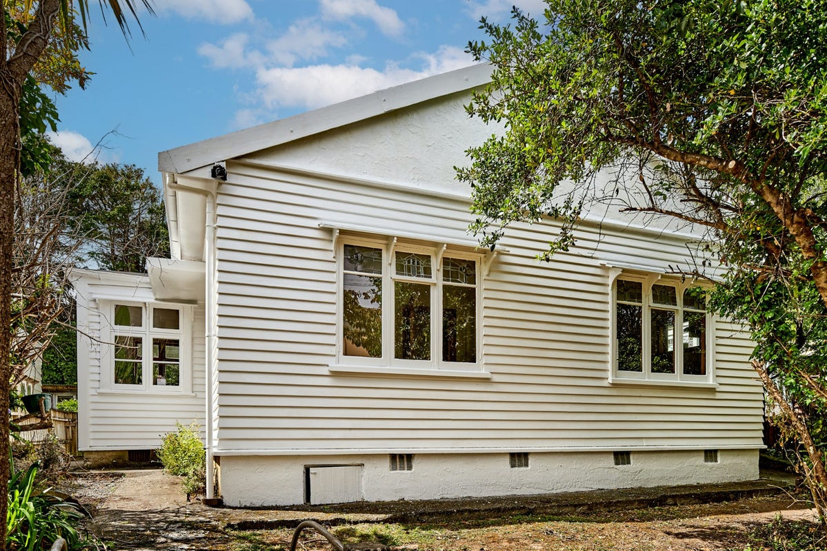 52 Standen Street, Karori, Wellington - Carousel 1
