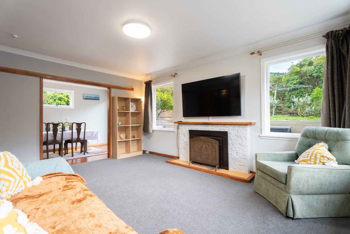 1 Rimu Street, Tawa, Wellington - Carousel 2