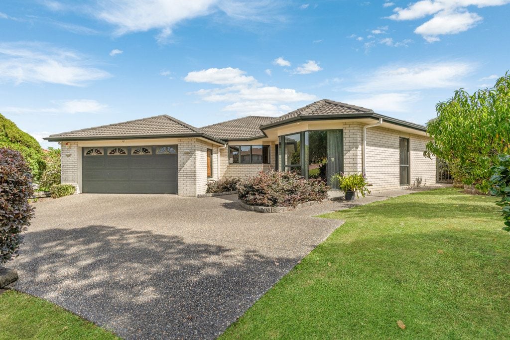 37 Stewart Gibson Place, Manurewa, Auckland - Carousel 1