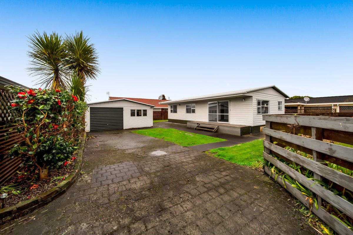 8A Milmoe Street, Hawera - Carousel 1