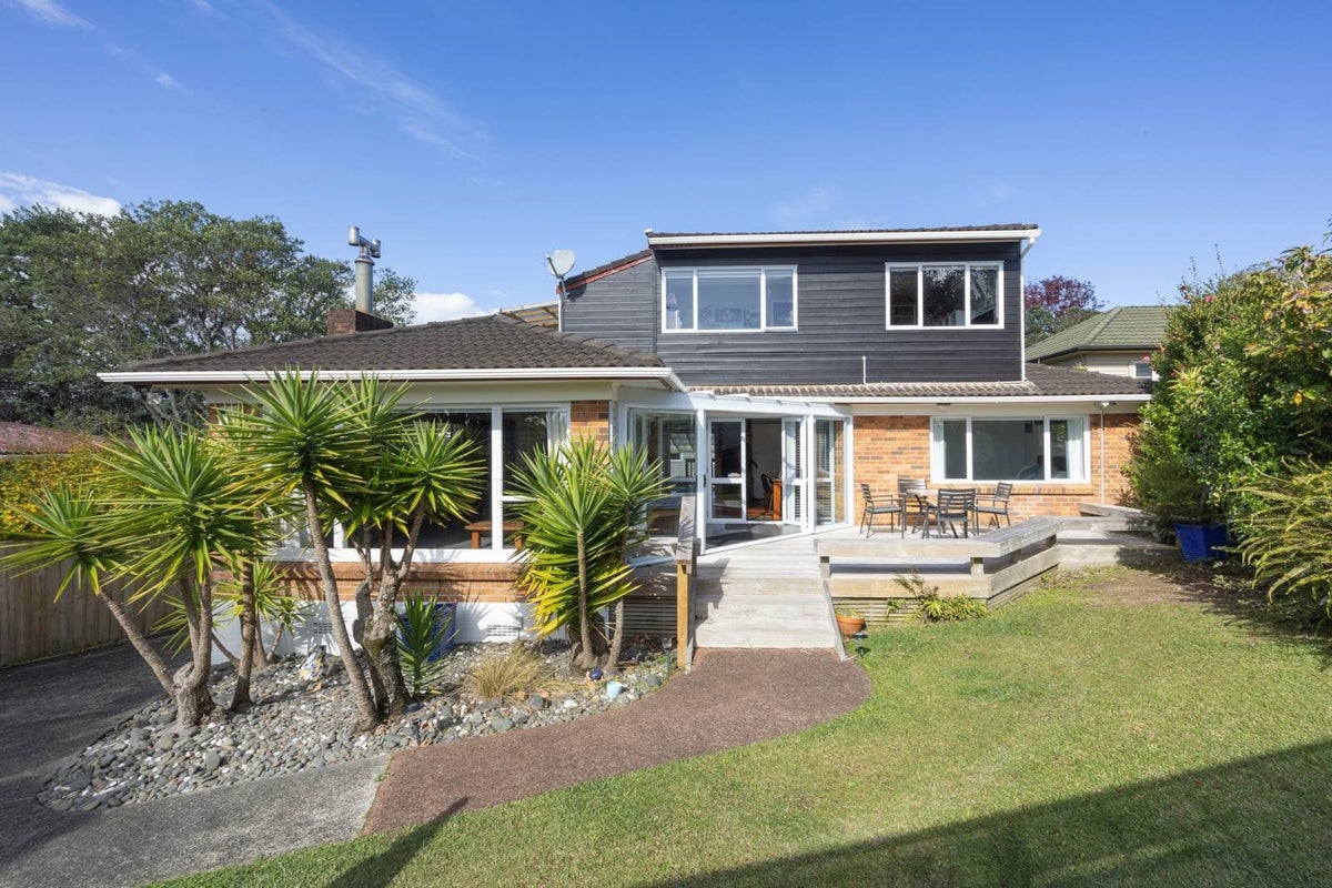 36 Avonleigh Road, Green Bay, Auckland - Carousel 1