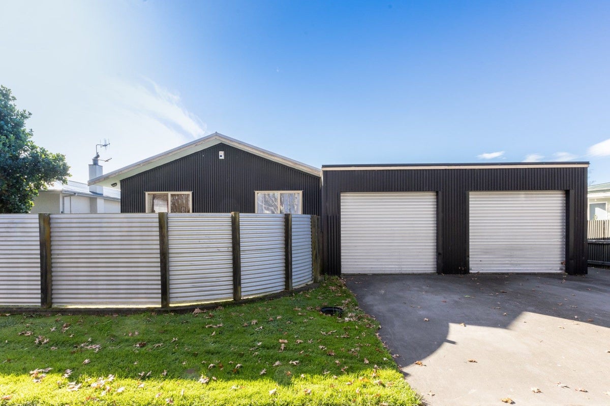 914 Grove Road, Mayfair, Hastings - Carousel 1