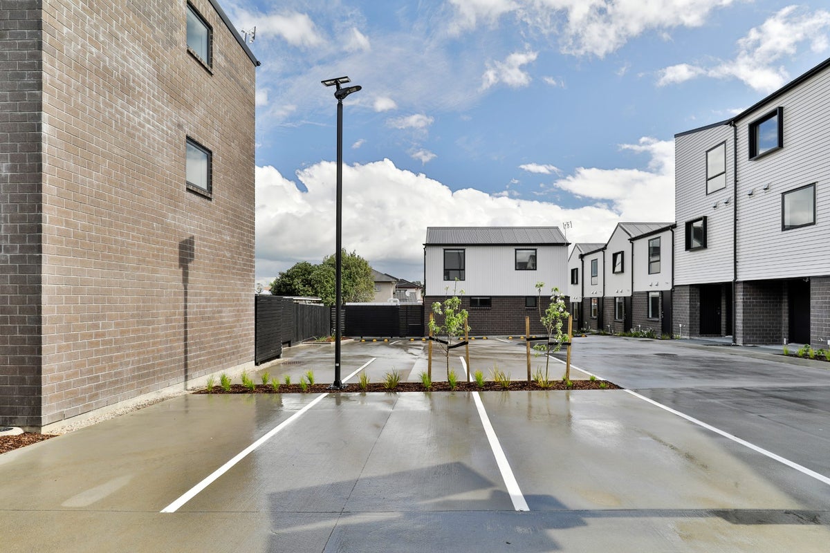 2/3234 Great North Road, New Lynn, Auckland - Carousel 12