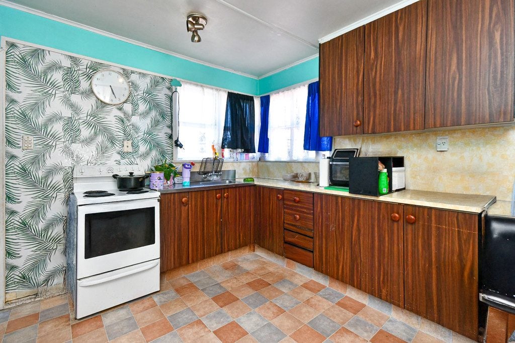 67 Friesian Drive, Mangere, Auckland - Carousel 2