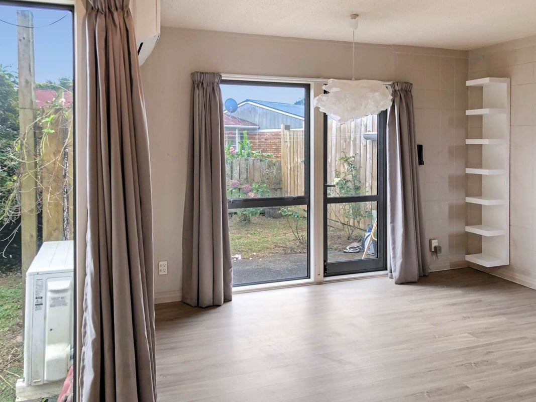 19 Fred Woodward Place, Mount Roskill, Auckland - Carousel 2