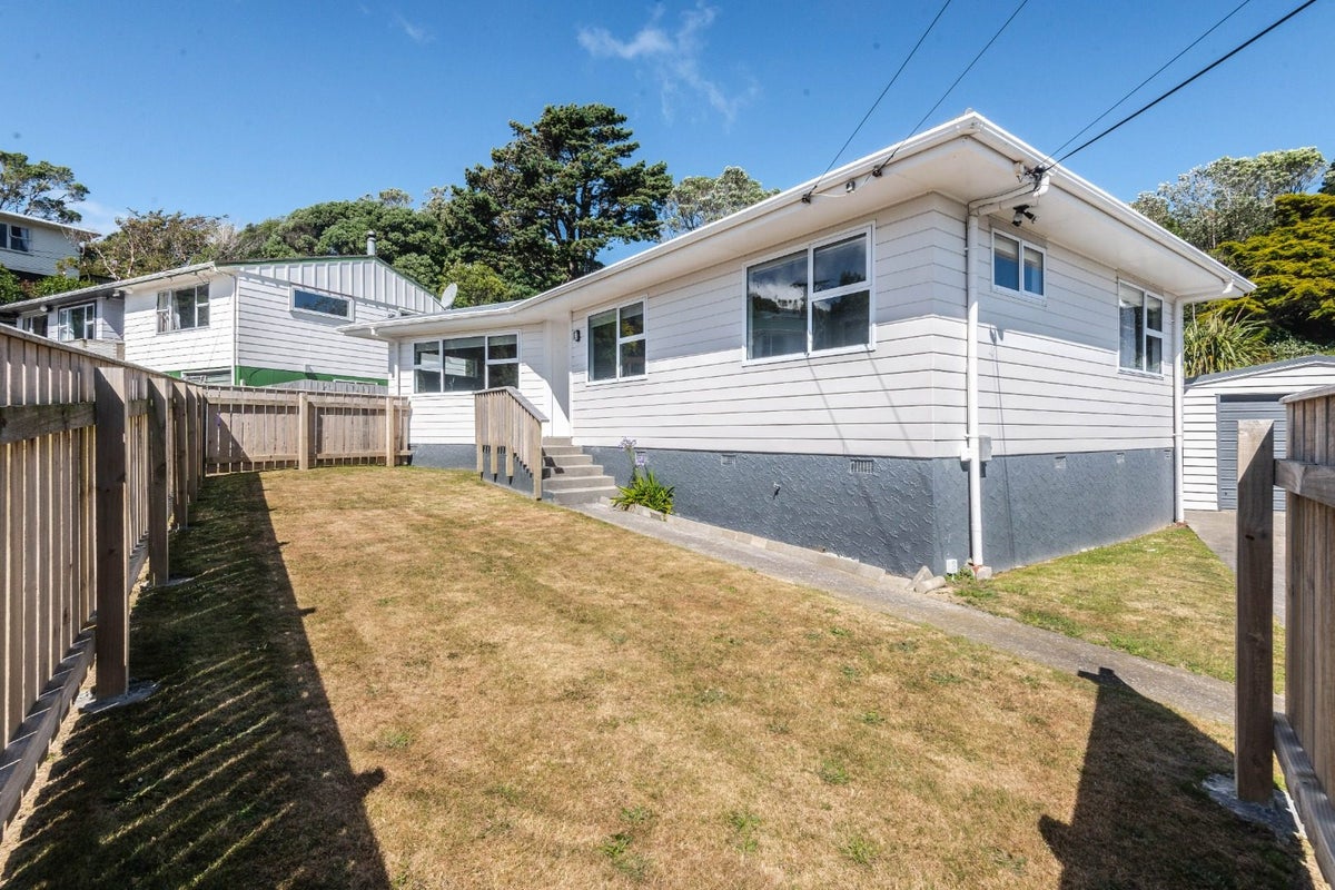 12 Griffiths Grove, Newlands, Wellington - Carousel 1