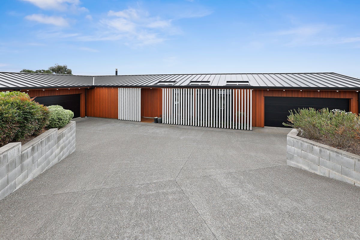17 Manurau Crescent, Merrilands, New Plymouth - Carousel 1