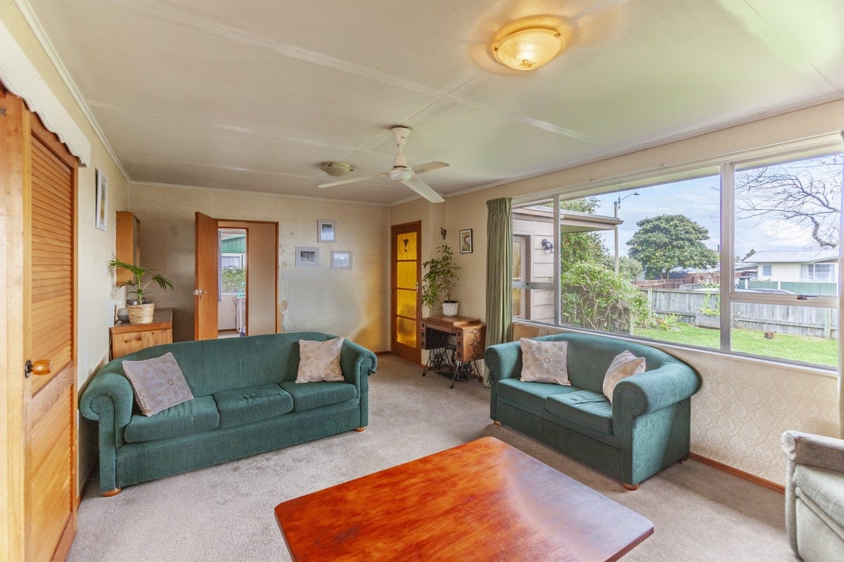 20 Columbus Crescent, Flaxmere, Hastings - Carousel 2