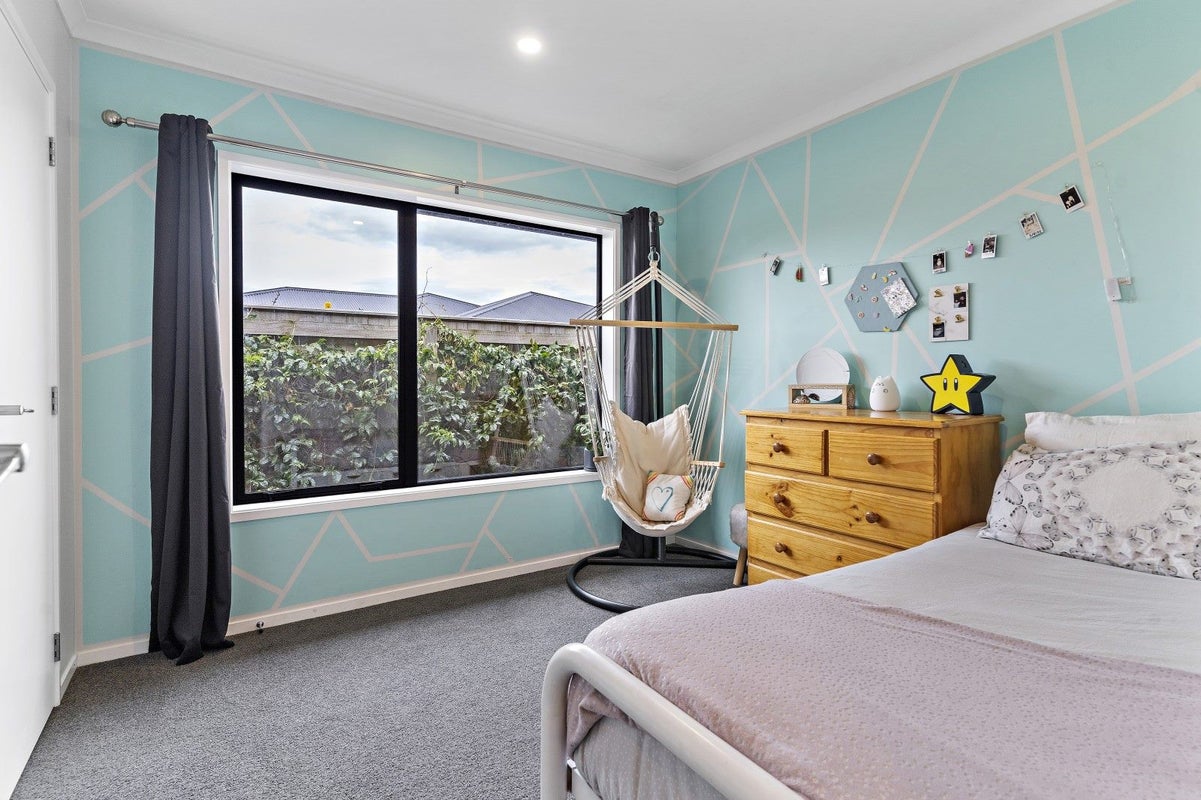 4 Routhan Way, Carterton - Carousel 14