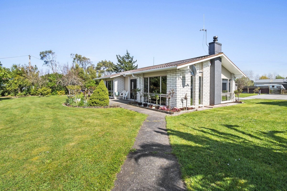87 Cemetery Road, Sanson, Palmerston North - Carousel 2