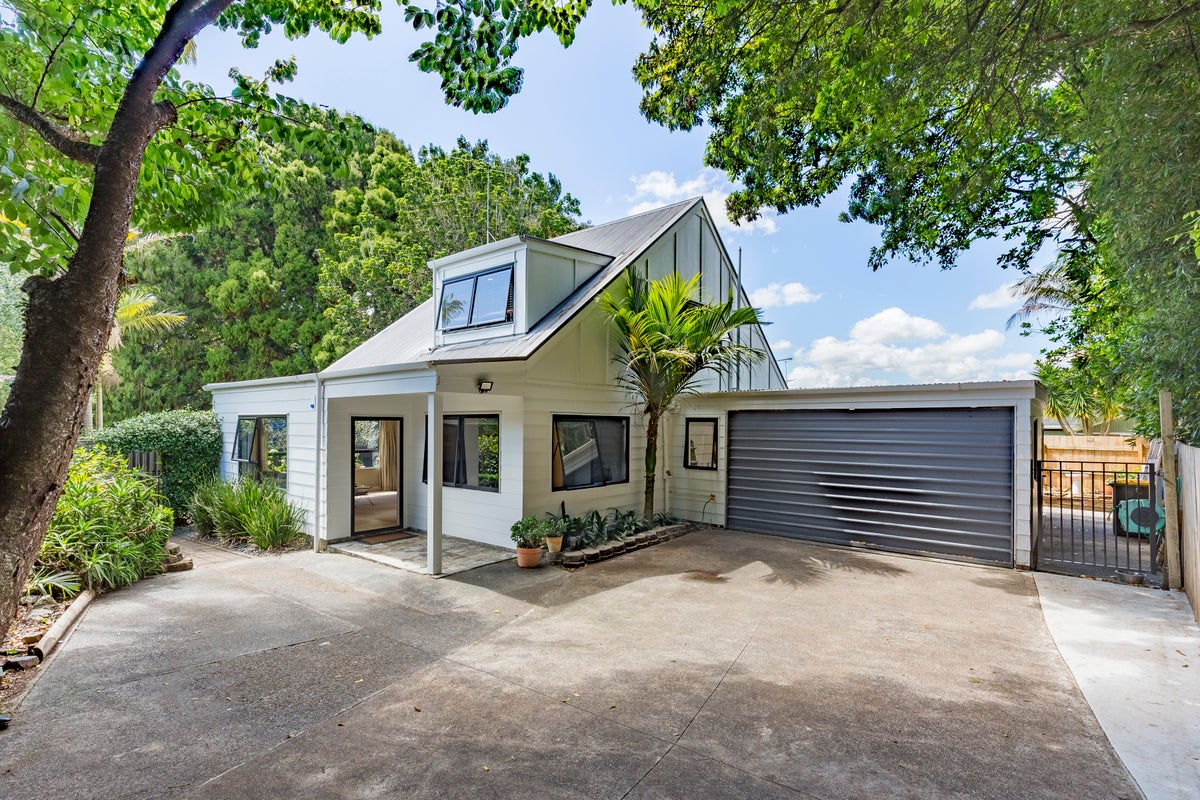 11B Butterworth Avenue, Opaheke, Papakura - Carousel 1