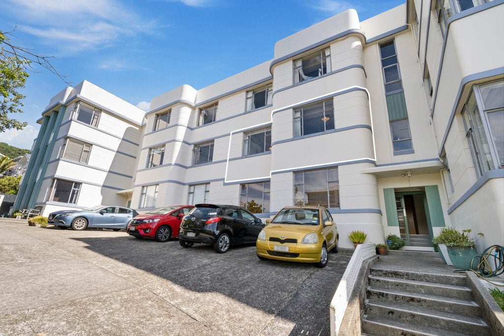 17 Brougham Street, Mount Victoria, Wellington - Carousel 17