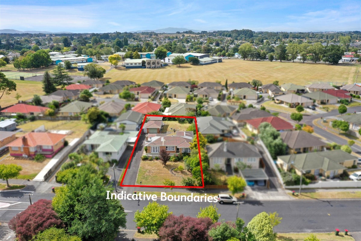 63 Mount View Road, Melville, Hamilton - Carousel 1