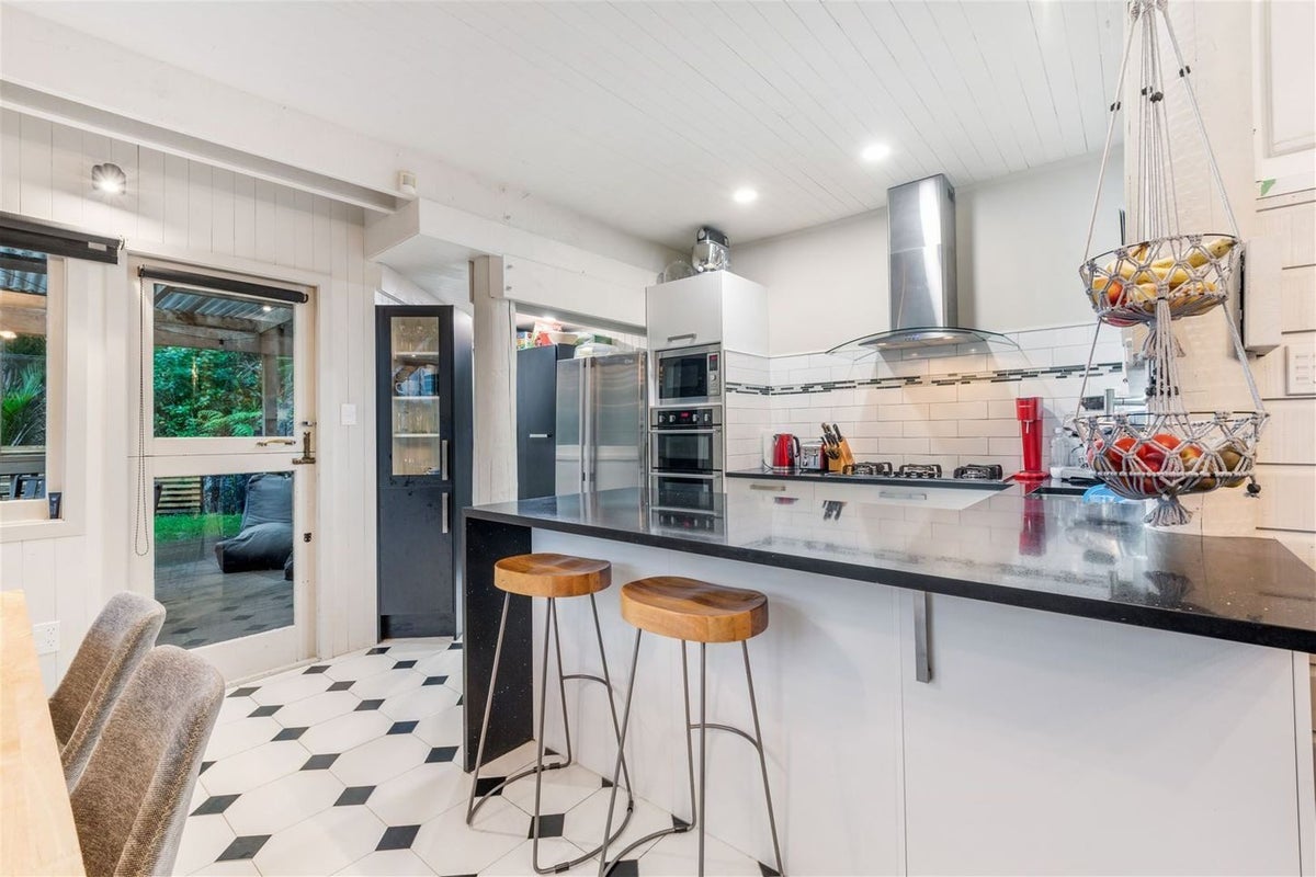 40 Tanekaha Road, Titirangi, Auckland - Carousel 2