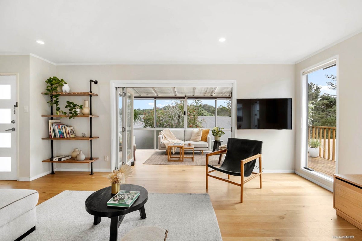 11 Houston Place, Bayview, Auckland - Carousel 1