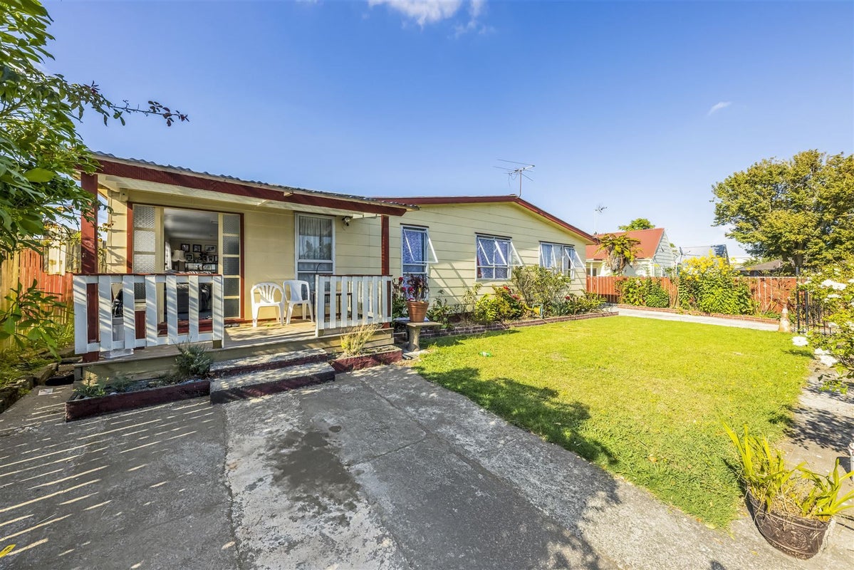 27 Rountree Place, Conifer Grove, Takanini - Carousel 1