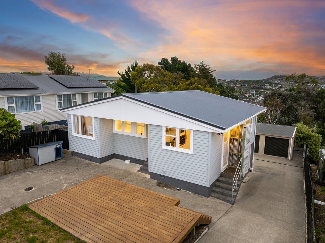 16 Sasanof View, Ascot Park, Porirua - Carousel 1