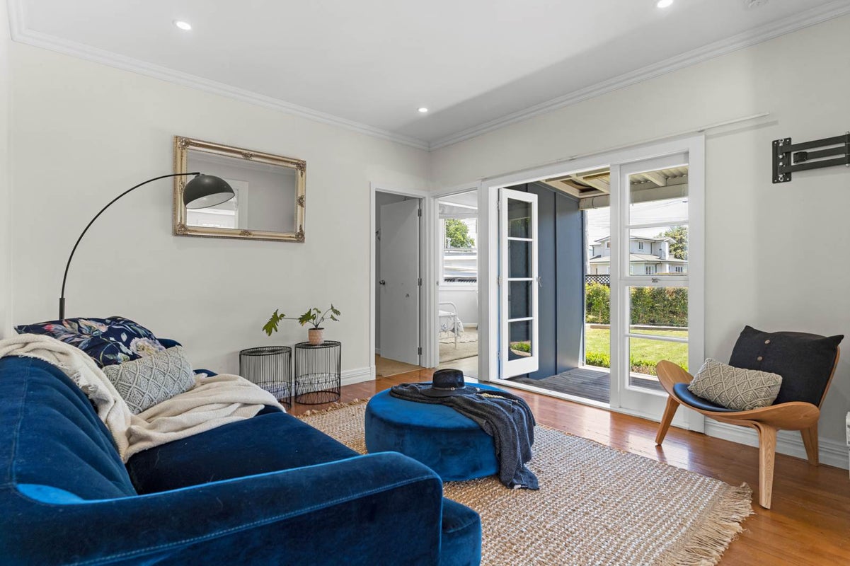 31 Rambler Crescent, Beach Haven, Auckland - Carousel 2
