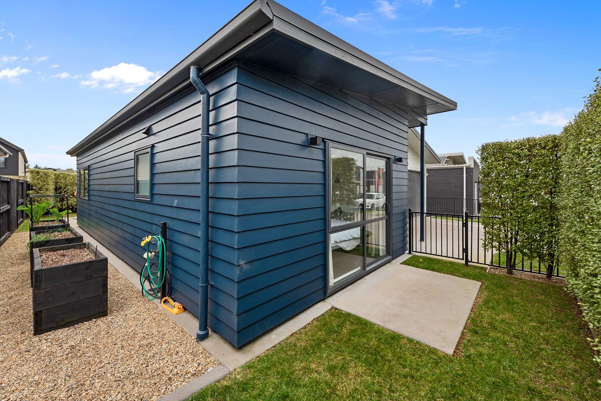 14 Ridgedale Crescent, Flagstaff, Hamilton - Carousel 12