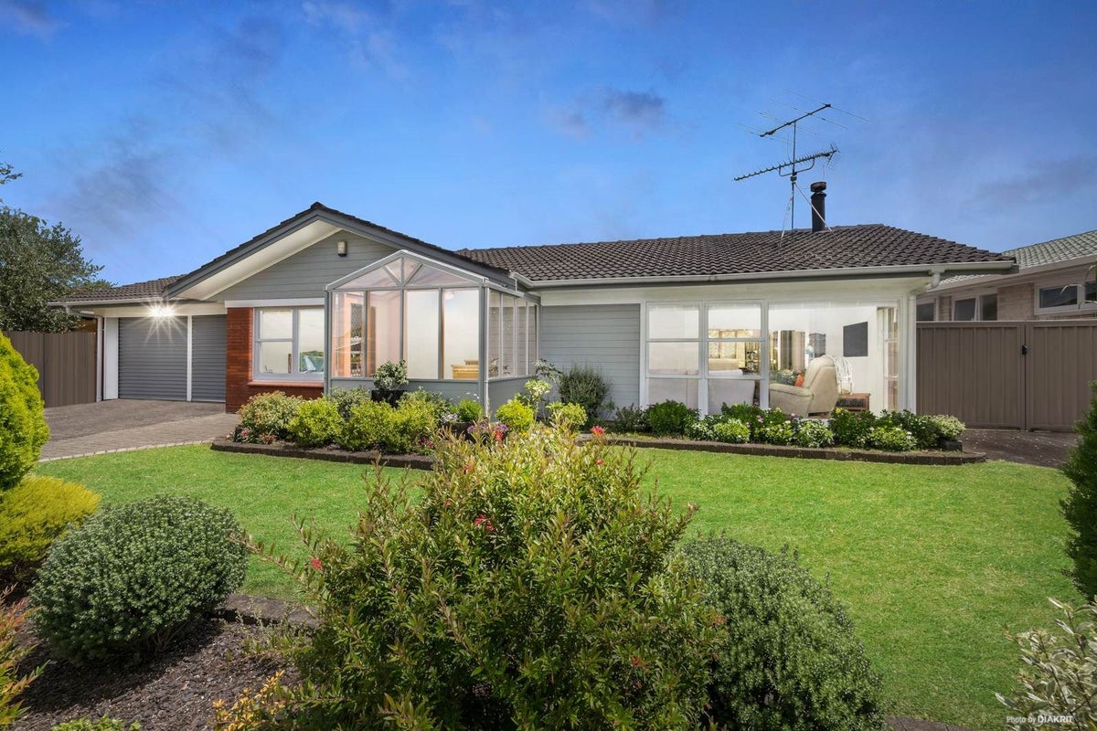 6 Roysfield Lane, Sunnyhills, Auckland - Carousel 2