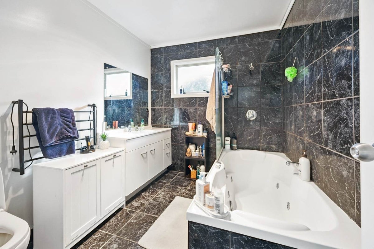 19 Zefiro Drive, Massey, Auckland - Carousel 11