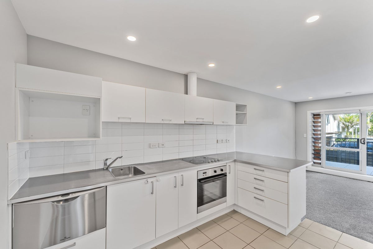 10A/71 Spencer Road, Oteha, Auckland - Carousel 2