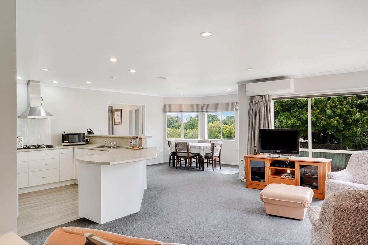 9 Aloma Way, Glenview, Hamilton - Carousel 2