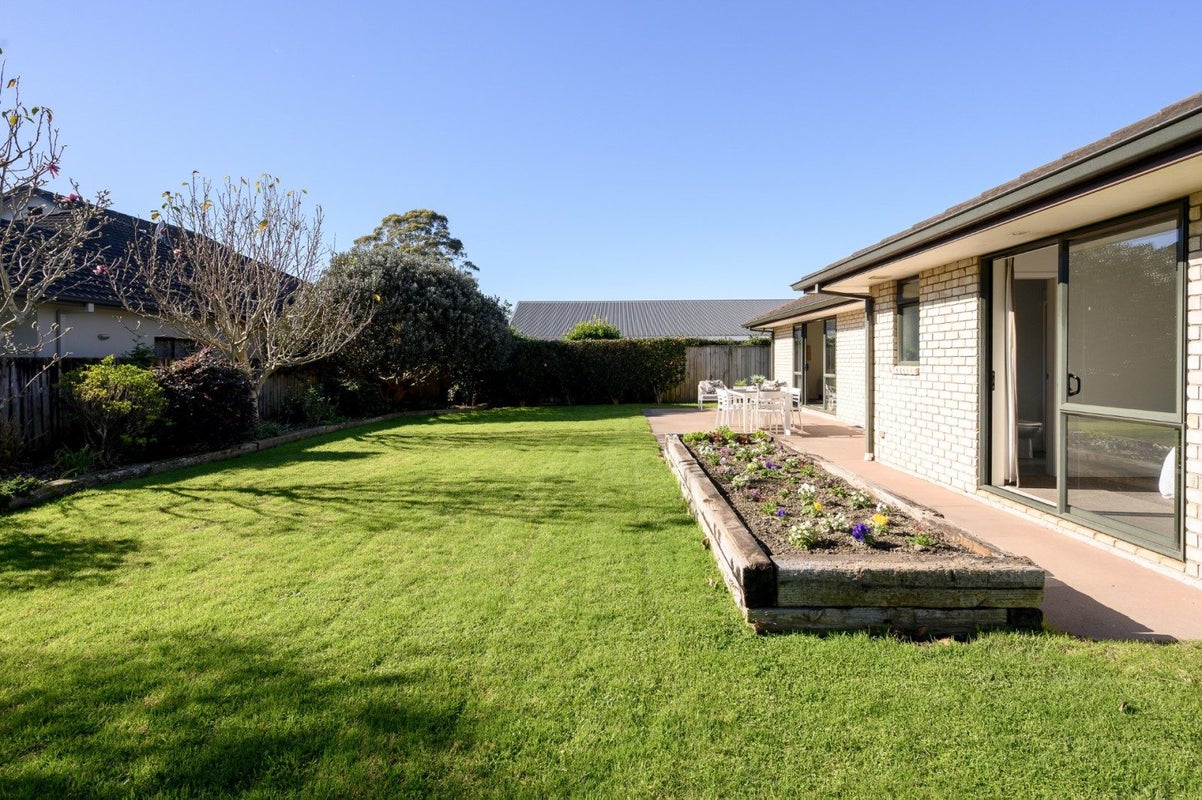 12 Contour Avenue, Pyes Pa, Tauranga - Carousel 2