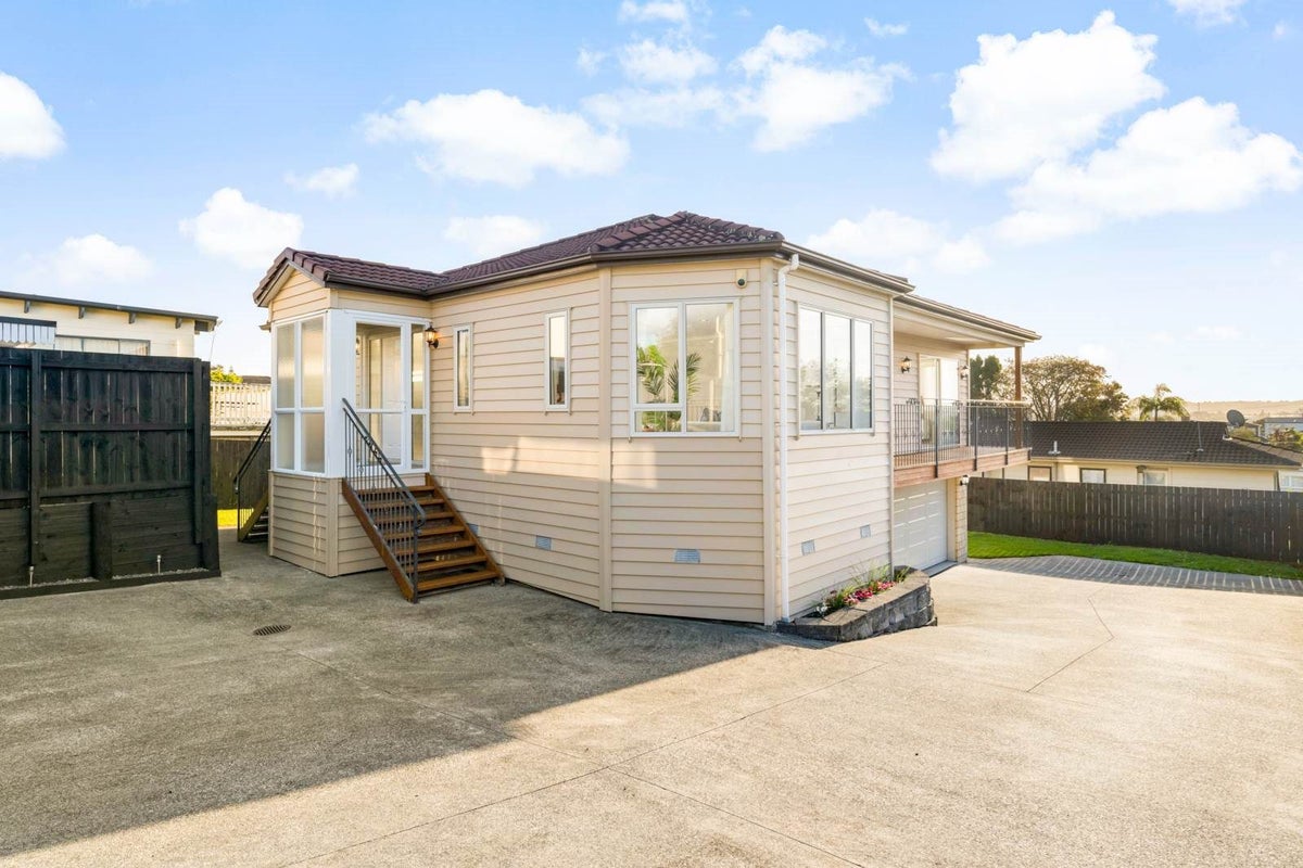 22A Humphrey Kemp Avenue, Henderson, Auckland - Carousel 1