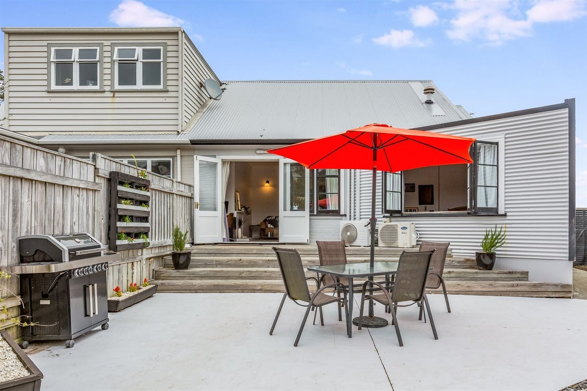 4 Rodney Street, Northland, Wellington - Carousel 1