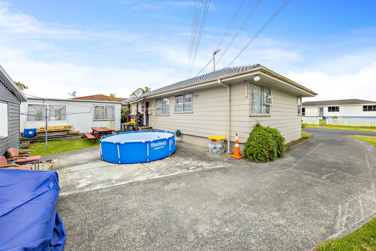 6 Treviso Place, Clover Park, Auckland - Carousel 2