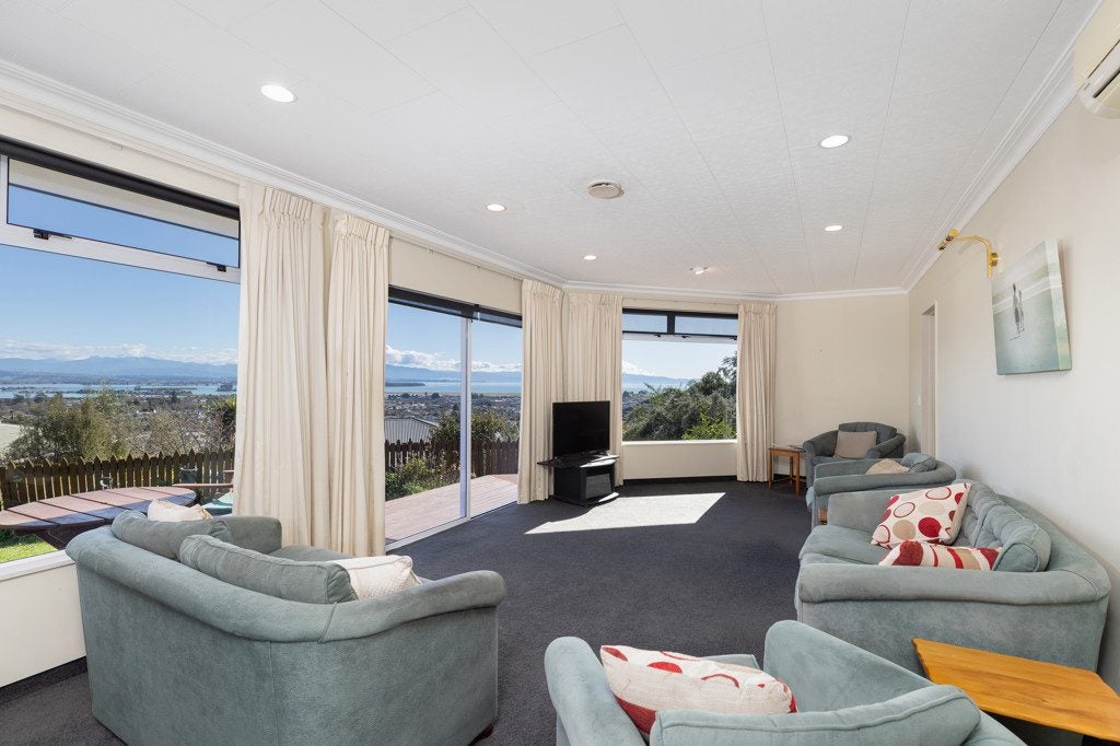 18 View Mount, Stoke, Nelson - Carousel 1