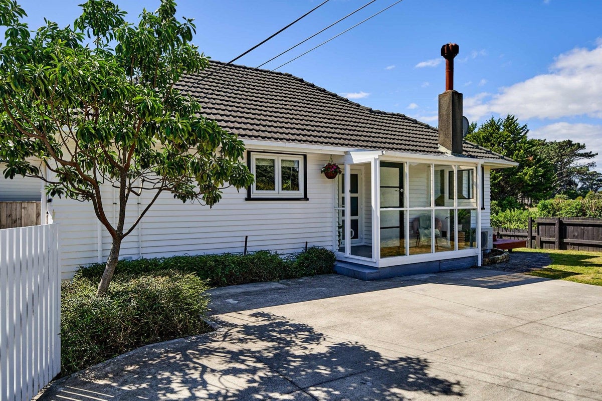 53 Heretaunga Street, Petone, Lower Hutt - Carousel 23