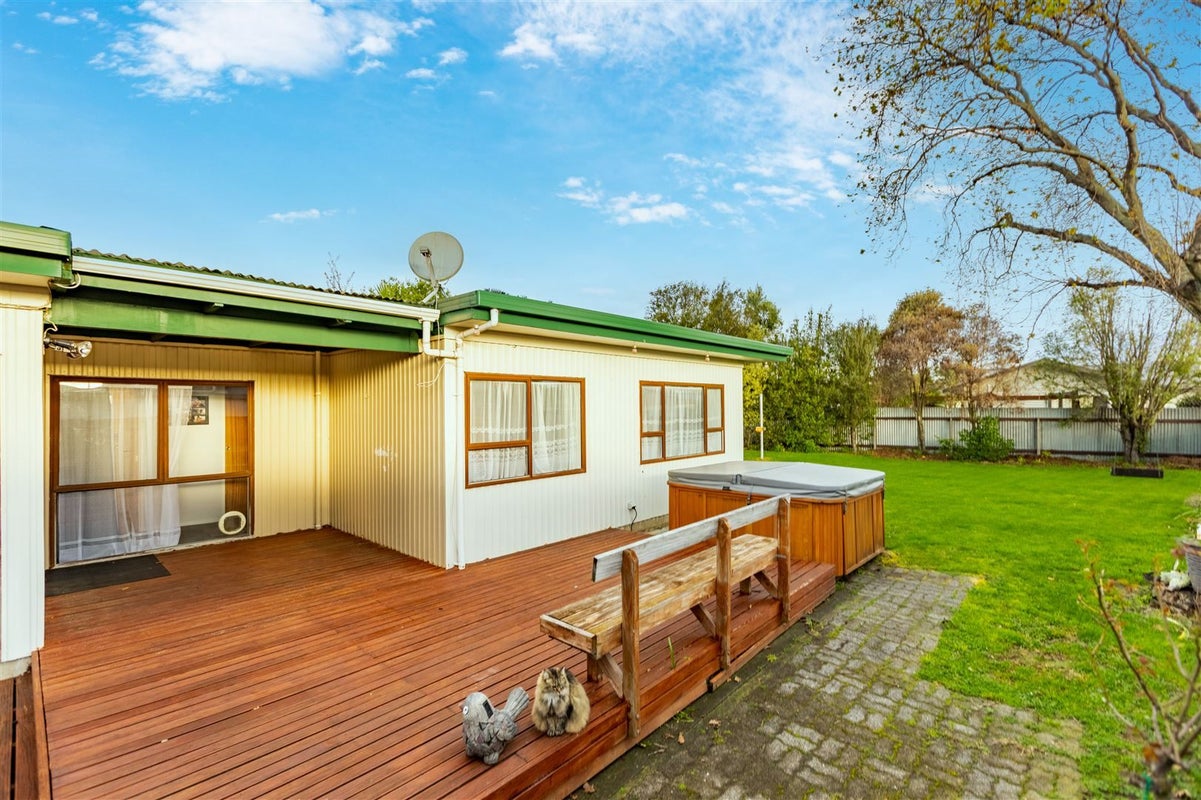 39 Lyttelton Crescent, Tamatea, Napier - Carousel 1