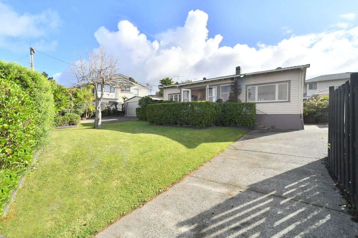 1/8 Orchard Road, Waiake, Auckland - Carousel 21