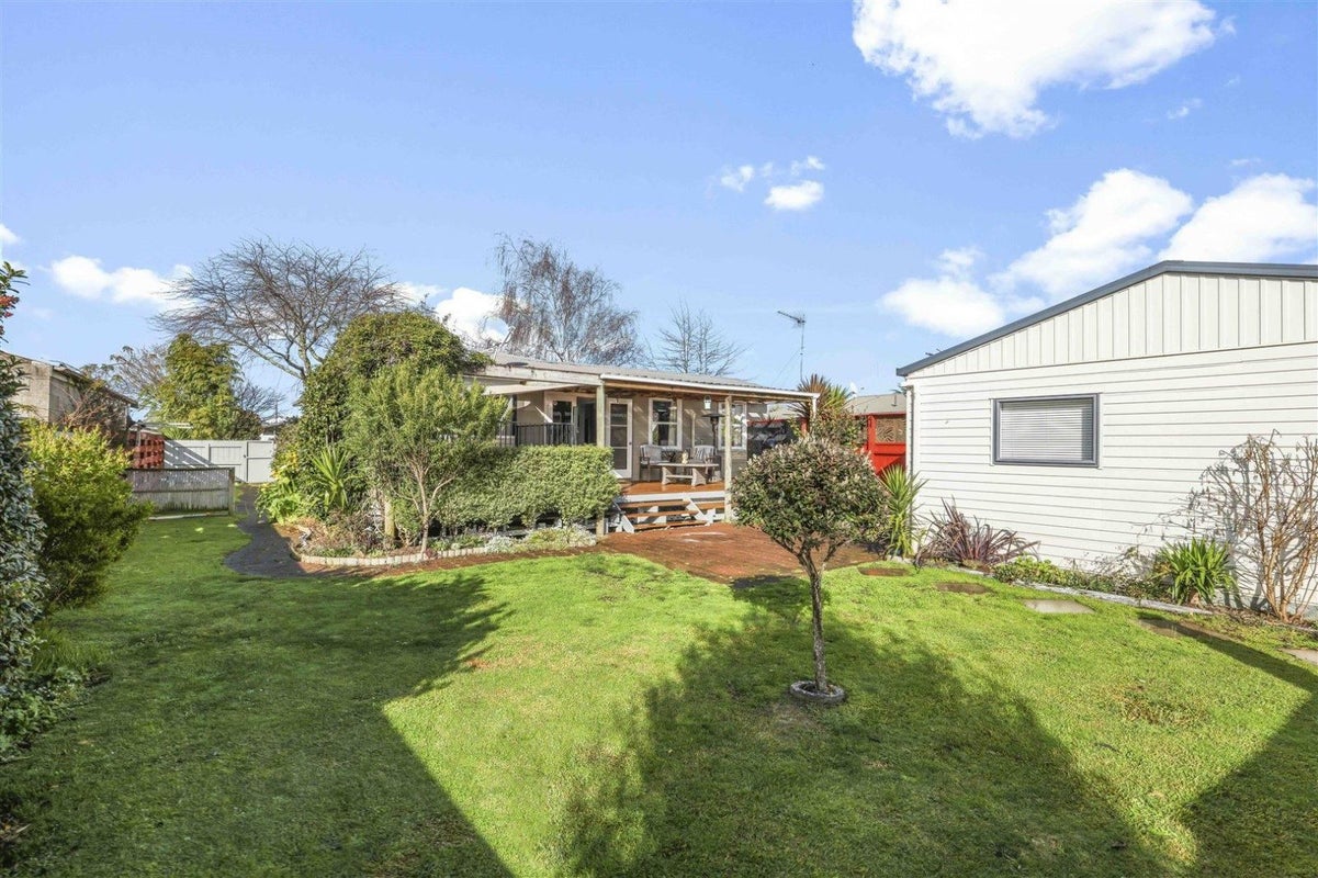 78 Pohutukawa Drive, Pukete, Hamilton - Carousel 3