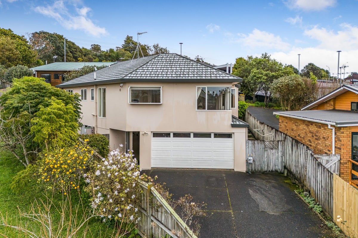 2/3 Jacanas Place, Unsworth Heights, Auckland - Carousel 2