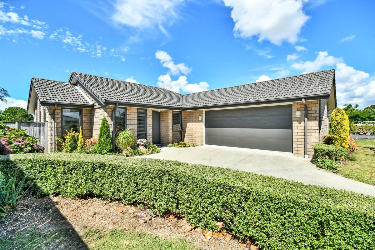 73 Castellina Drive, Karaka, Papakura - Carousel 2